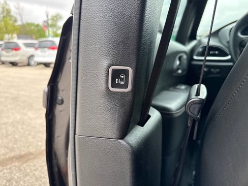 Used 2018 Chrysler Pacifica Touring-L Plus FWD image 29