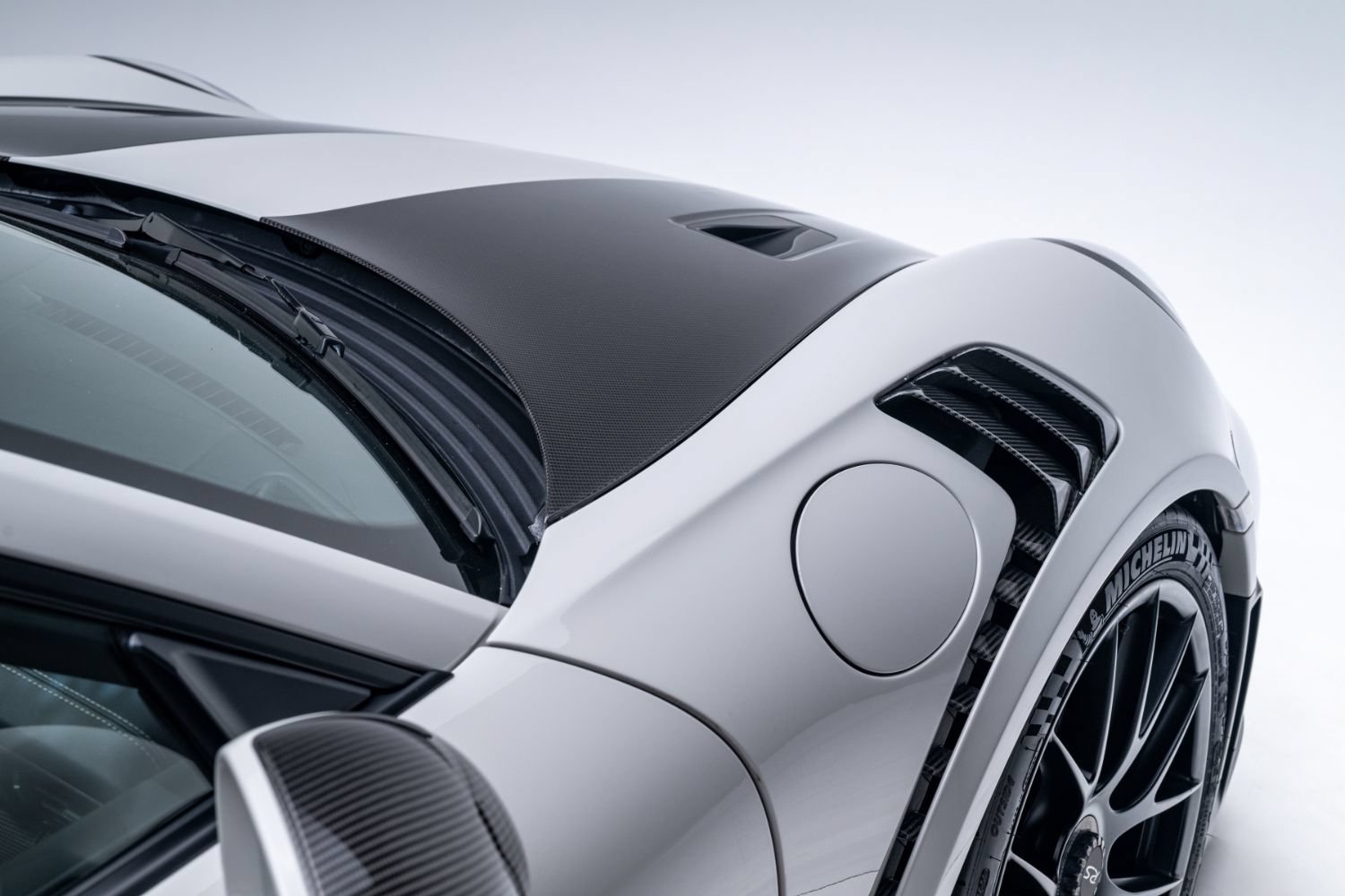 Used 2018 Porsche 911 GT2 RS RWD image 96