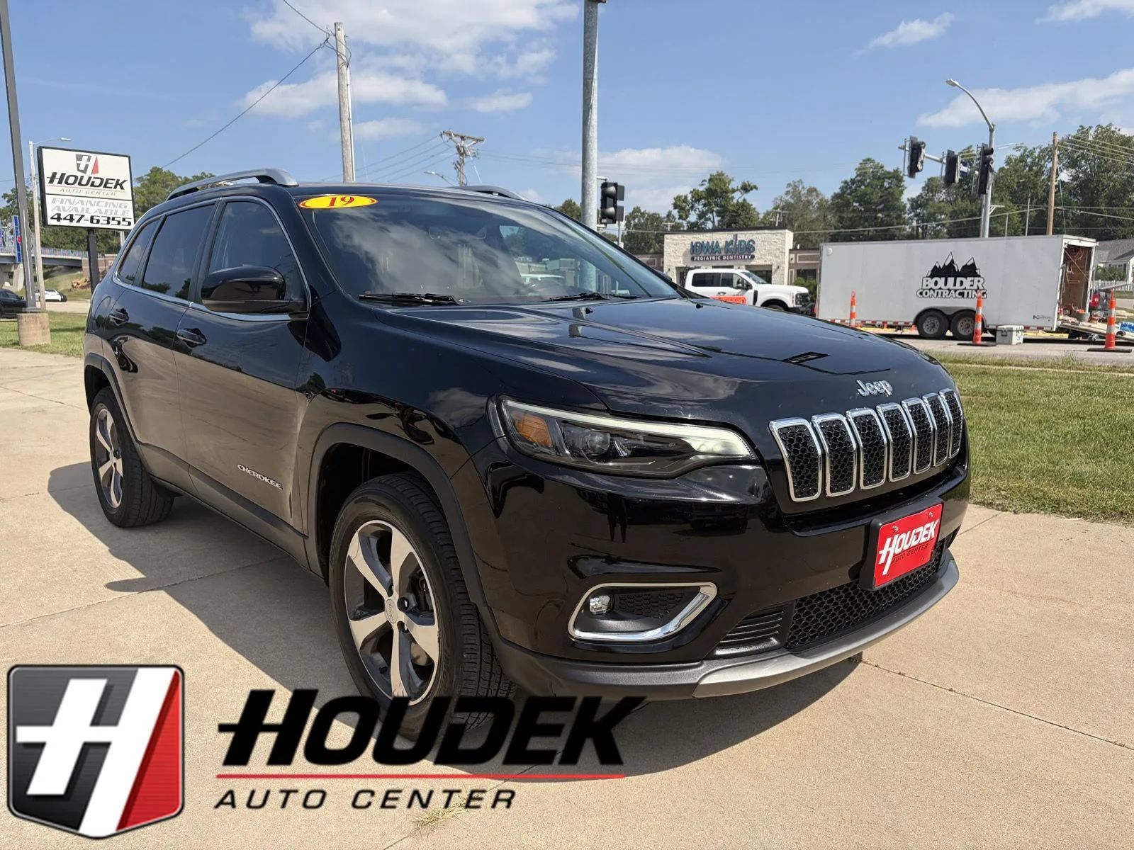 Used 2019 Jeep Cherokee Limited AWD/4WD image 1