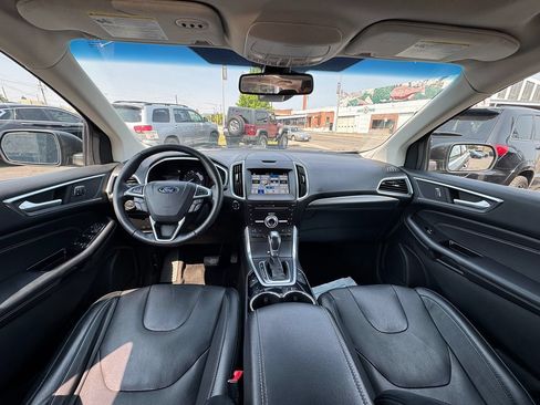 Used 2018 Ford Edge Titanium w/ Equipment Group 302A AWD/4WD image 38