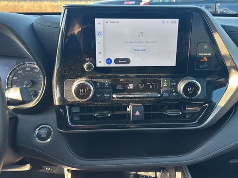 Used 2023 Toyota Highlander LE image 15