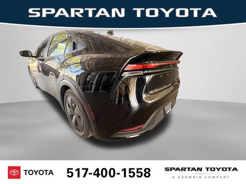 Used 2025 Toyota Prius LE FWD image 2