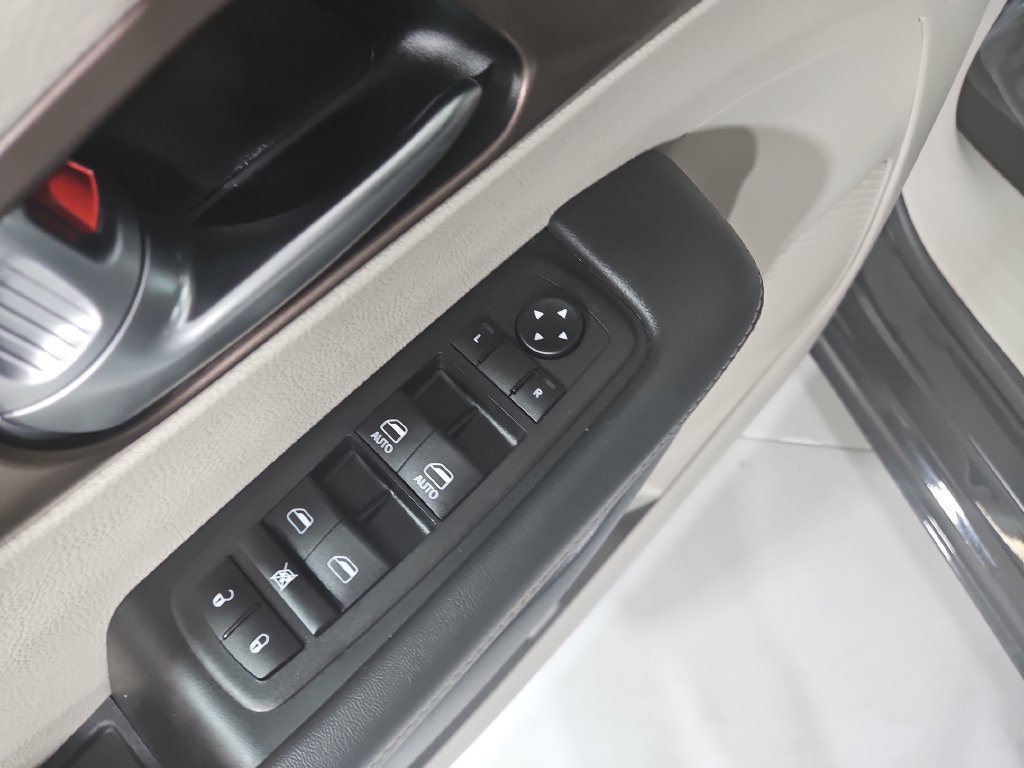Used 2024 Chrysler Voyager LX FWD image 12