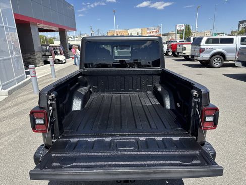 Used 2020 Jeep Gladiator Rubicon AWD/4WD image 12