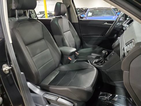 Used 2020 Volkswagen Tiguan SEL FWD image 13