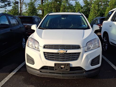 Used 2016 Chevrolet Trax LT w/ LT Convenience Package FWD image 3