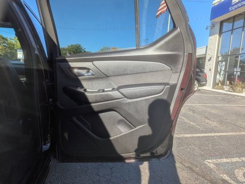 Used 2022 Chevrolet Traverse High Country AWD/4WD image 36