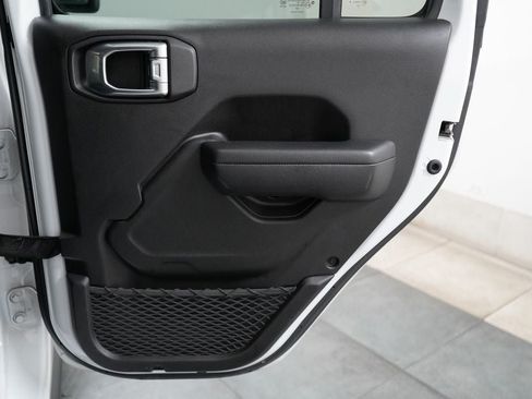 Used 2024 Jeep Wrangler Unlimited Rubicon 4xe AWD/4WD image 24