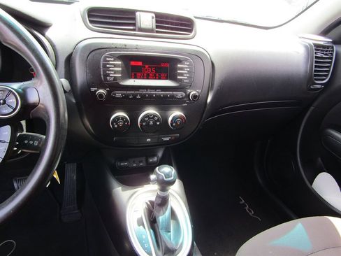 Used 2015 Kia Soul FWD image 11