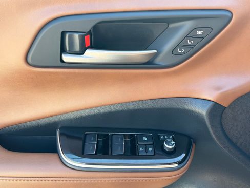 Used 2025 Toyota Crown Signia image 20