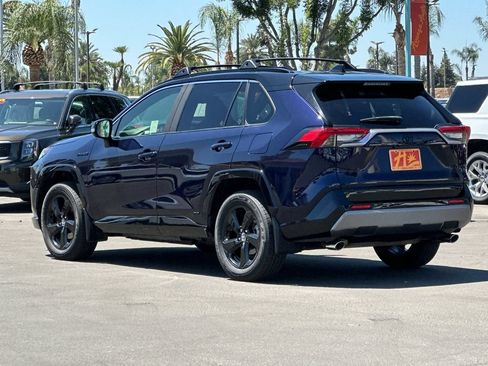 Used 2020 Toyota RAV4 XSE AWD/4WD image 3