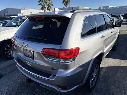 Used 2021 Jeep Grand Cherokee Overland image 2