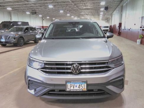 Used 2024 Volkswagen Tiguan SE AWD/4WD image 4
