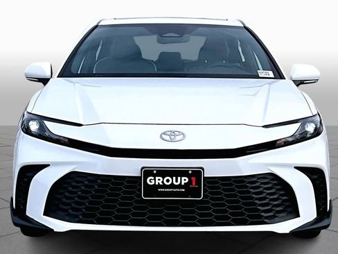 Used 2025 Toyota Camry SE image 3