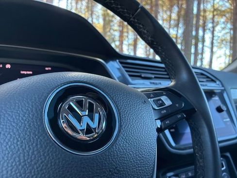 Used 2020 Volkswagen Tiguan SEL image 27