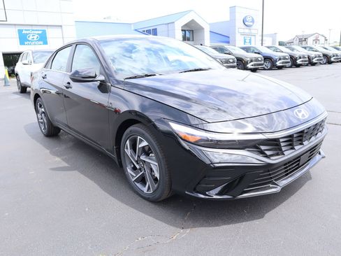 New 2026 Hyundai Elantra Limited FWD image 1