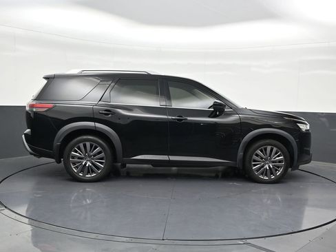 Used 2022 Nissan Pathfinder SL w/ SL Premium Package FWD image 7