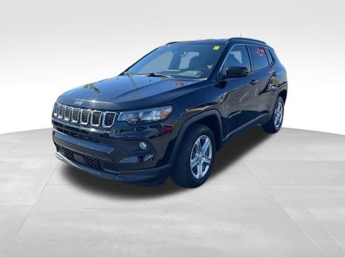 Used 2024 Jeep Compass Latitude w/ Altitude Special Edition image 3