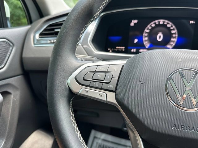 Used 2022 Volkswagen Tiguan SE FWD image 24