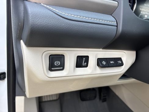 Used 2021 GMC Acadia Denali w/ Denali Technology Package image 27