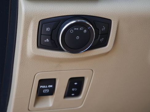 Used 2019 Ford F150 XLT w/ Equipment Group 302A Luxury AWD/4WD image 5