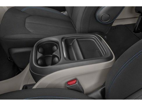 Used 2021 Chrysler Pacifica Touring-L w/ Uconnect Theater Family Group AWD/4WD image 74