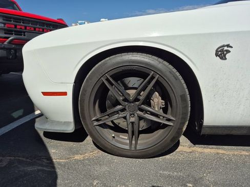 Used 2018 Dodge Challenger SRT Hellcat RWD image 10