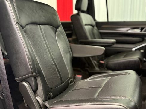 Used 2023 Jeep Wagoneer Series III w/ Premium Group I AWD/4WD image 19