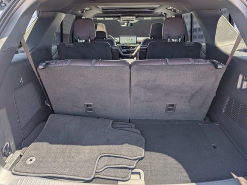 Certified 2025 Ford Explorer Platinum RWD image 11