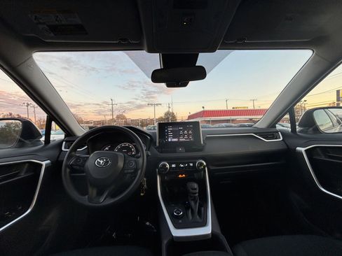 Used 2025 Toyota RAV4 LE image 32