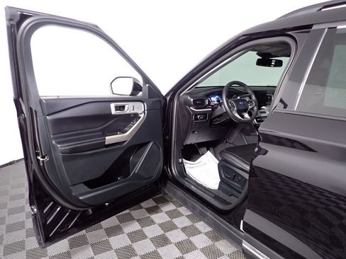 Used 2024 Ford Explorer XLT w/ Equipment Group 202A AWD/4WD image 20
