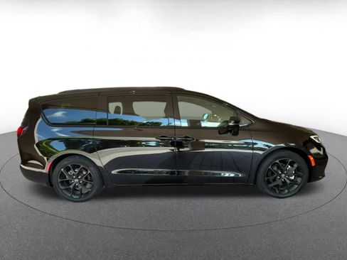 Used 2025 Chrysler Pacifica Limited FWD image 15