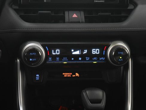 Used 2022 Toyota RAV4 XLE AWD/4WD image 18