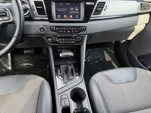 Used 2018 Kia Niro EX image 11