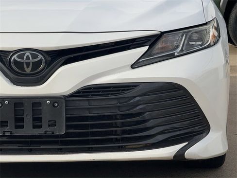 Used 2019 Toyota Camry LE image 8