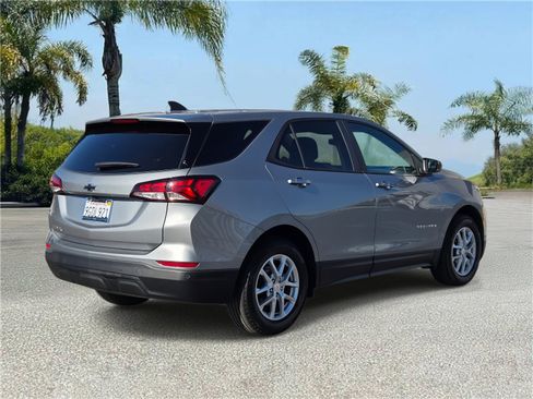 Used 2023 Chevrolet Equinox LS w/ LS Convenience Package image 4