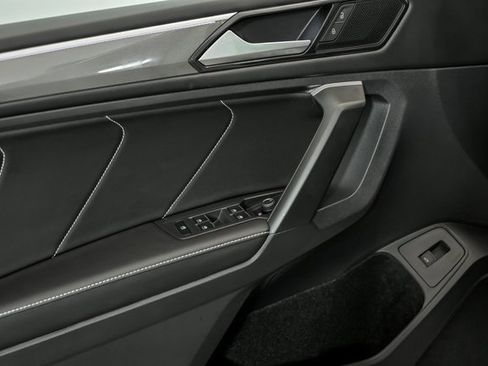 Certified 2024 Volkswagen Tiguan SE R-Line image 9