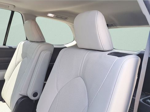 Used 2025 Toyota Grand Highlander AWD Hybrid image 12