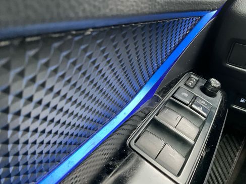 Used 2020 Toyota C-HR XLE FWD image 17