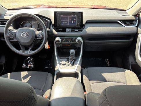 Used 2021 Toyota RAV4 LE AWD/4WD image 16