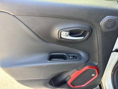 Used 2016 Jeep Renegade Trailhawk w/ Popular Equipment Group image 31