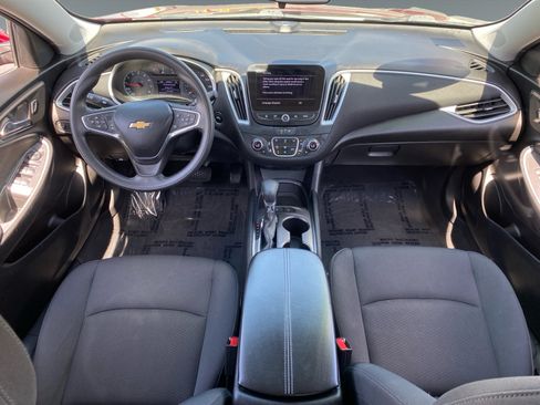 Used 2025 Chevrolet Malibu LT FWD image 10