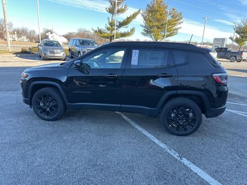 New 2026 Jeep Compass Latitude image 18