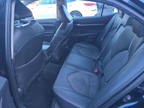 Used 2021 Toyota Camry SE image 3