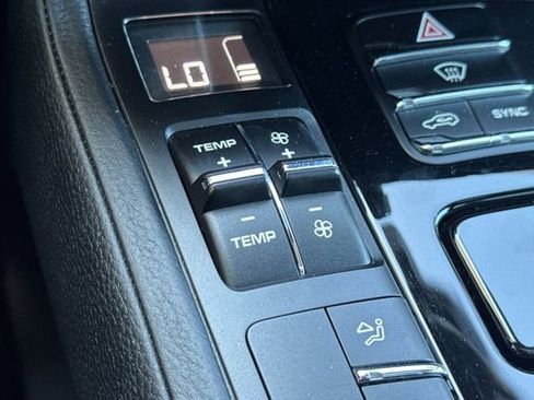 Used 2018 Porsche Cayenne Platinum Edition image 29