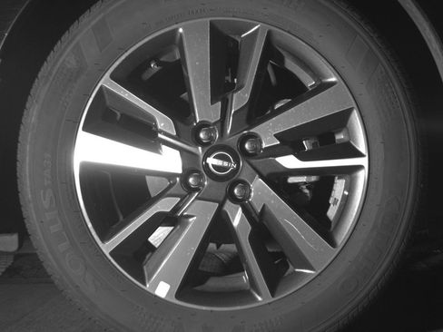 Used 2025 Nissan Versa SV FWD image 13