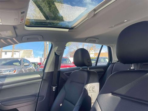 Used 2016 Volkswagen Golf SE w/ Lighting Package image 17