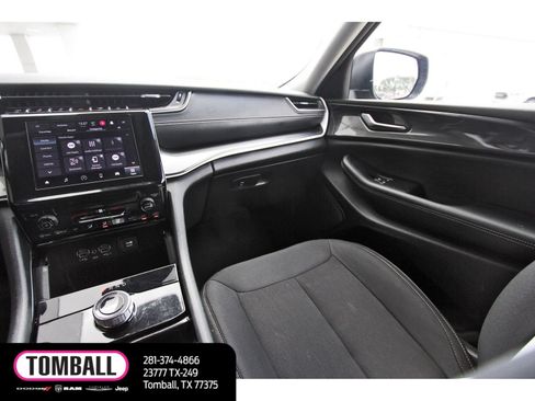 Used 2023 Jeep Grand Cherokee L Laredo RWD image 11