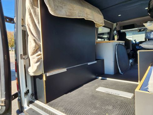 Used 2006 Dodge Sprinter 2500 w/ PWR Convenience Group RWD image 51