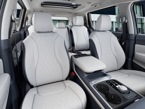 New 2026 Kia Carnival SX w/ SX Dark Edition Package FWD image 16